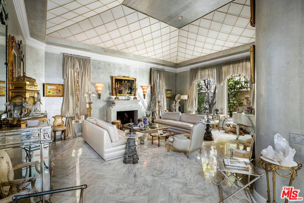 Los Angeles, CA 90067,10275 Century Woods DR