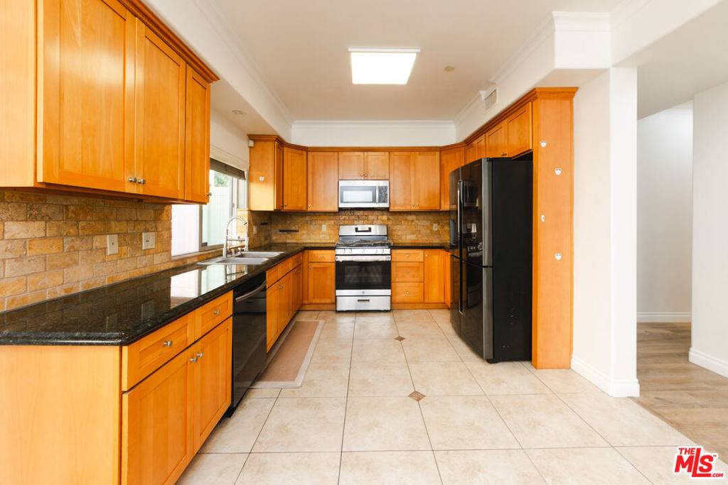 Montrose, CA 91020,2307 Mira Vista AVE #102