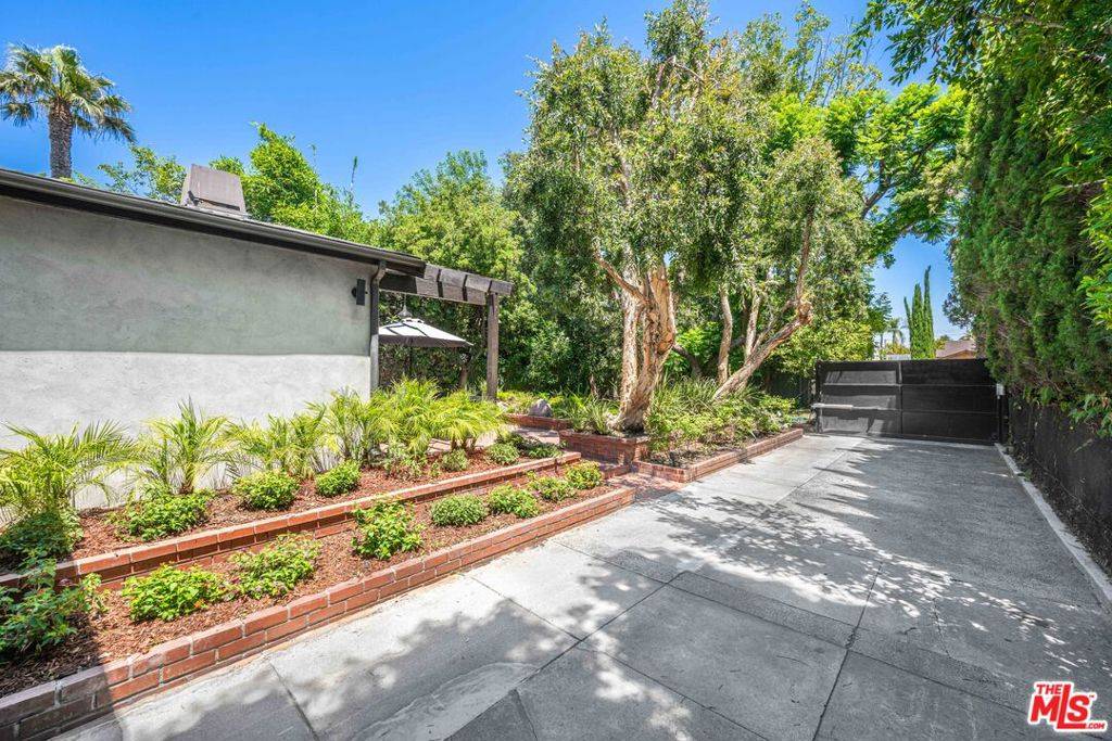 Valley Village, CA 91602,4735 Farmdale AVE