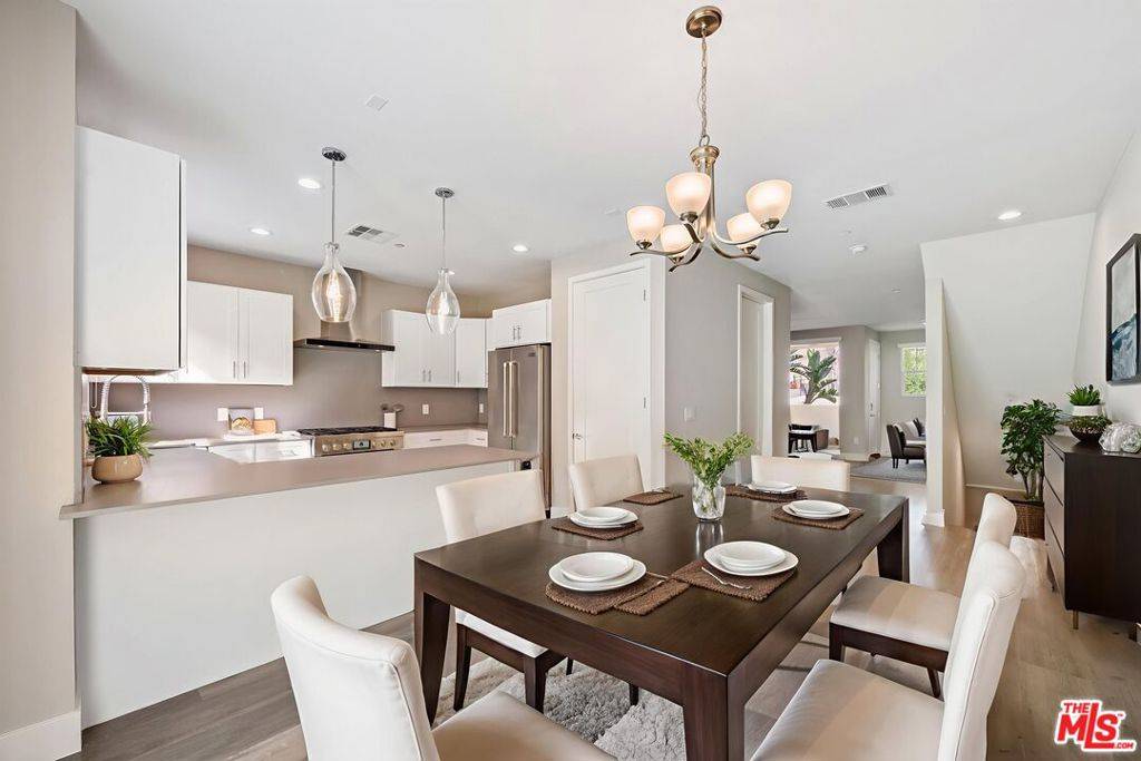 Calabasas, CA 91302,4444 Paxton Place