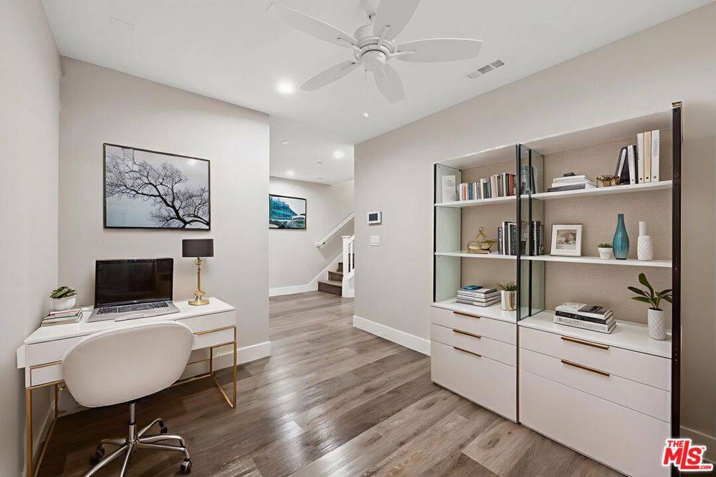 Calabasas, CA 91302,4444 Paxton Place
