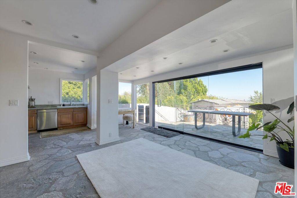 Beverly Hills, CA 90210,1300 Summitridge DR