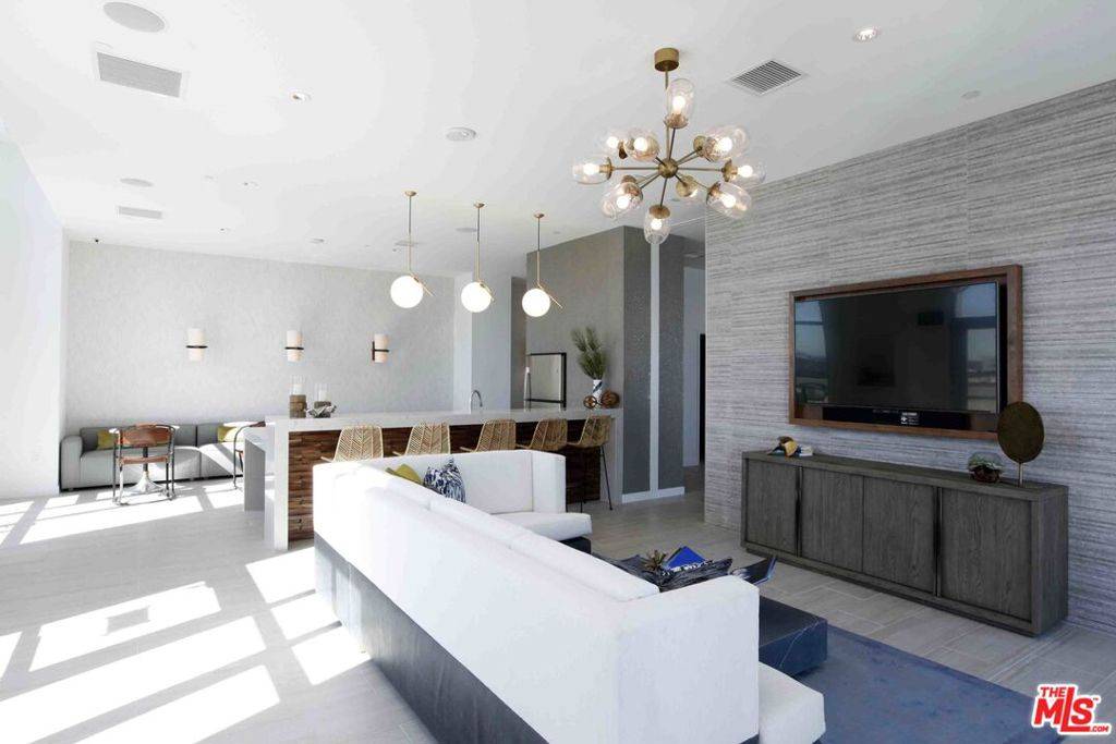 Long Beach, CA 90802,707 E Ocean BLVD #715