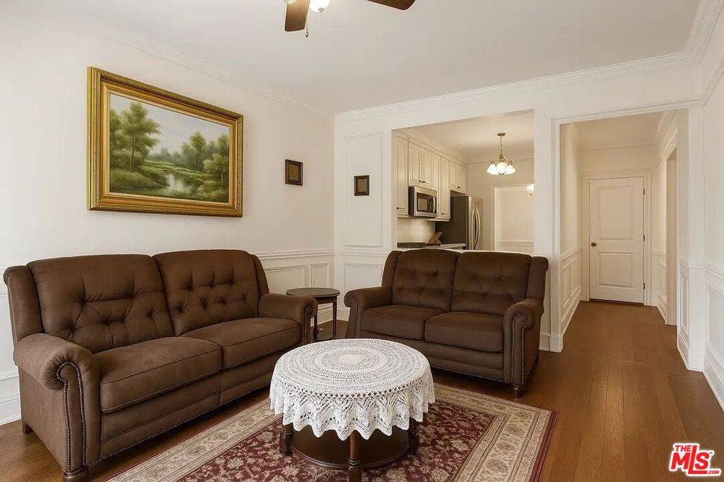 Woodland Hills, CA 91367,21620 Burbank BLVD #9