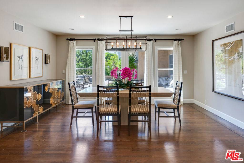 Thousand Oaks, CA 91362,1009 Jeannette AVE