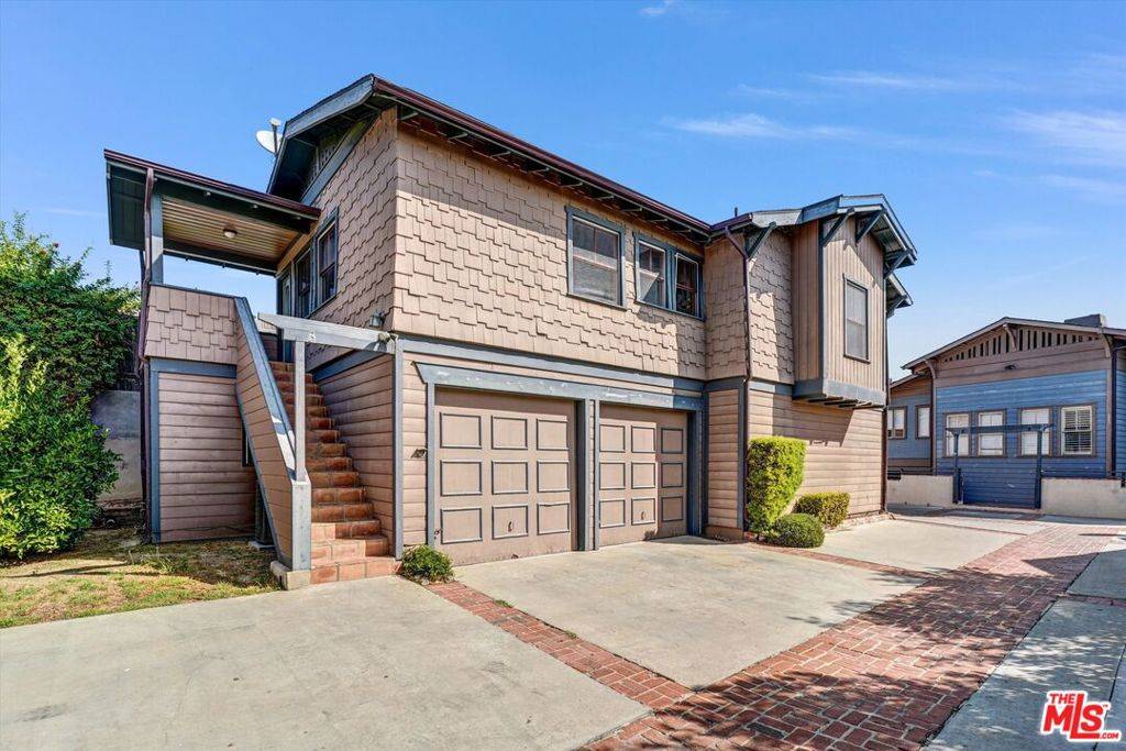 Los Angeles, CA 90026,830 E Kensington RD #3