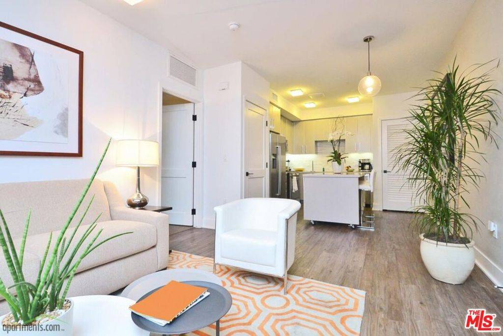 Los Angeles, CA 90049,1168 S Barrington AVE #310