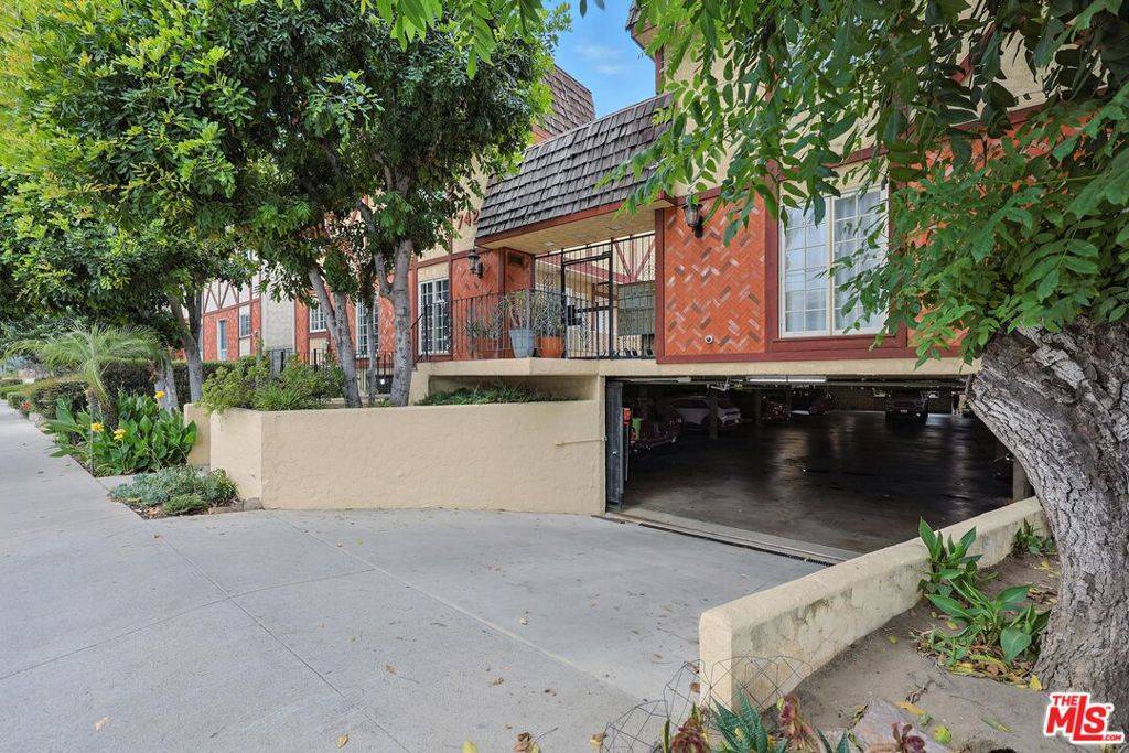 Van Nuys, CA 91405,7422 Hazeltine AVE #3