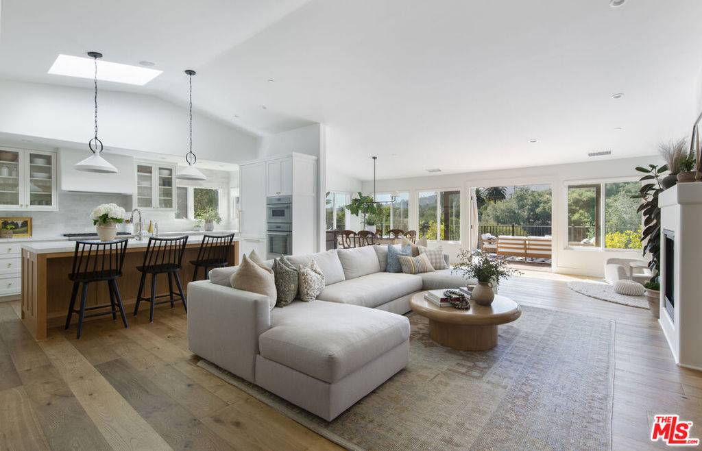 Montecito, CA 93108,715 Circle DR