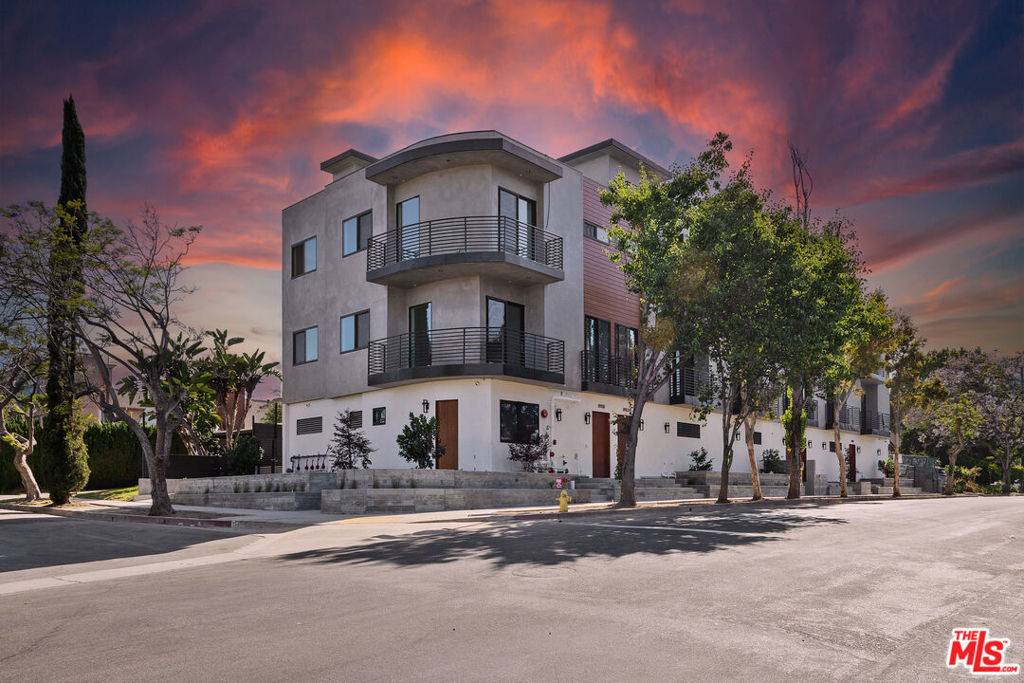 Los Angeles, CA 90035,8906 Sawyer ST