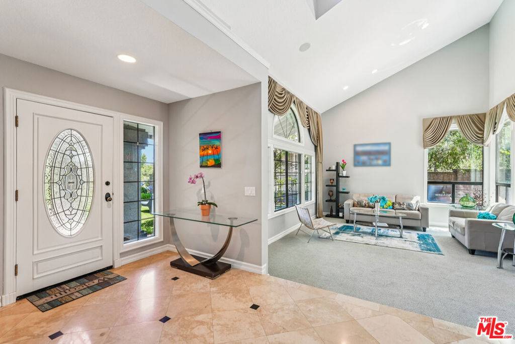 Thousand Oaks, CA 91360,2084 Hopewell CT