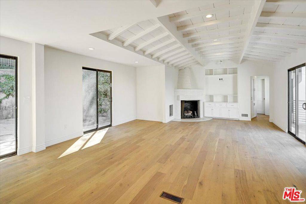 Los Angeles, CA 90046,7450 Palo Vista DR