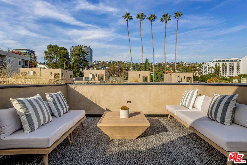 West Hollywood, CA 90069,919 1/4 Hilldale AVE
