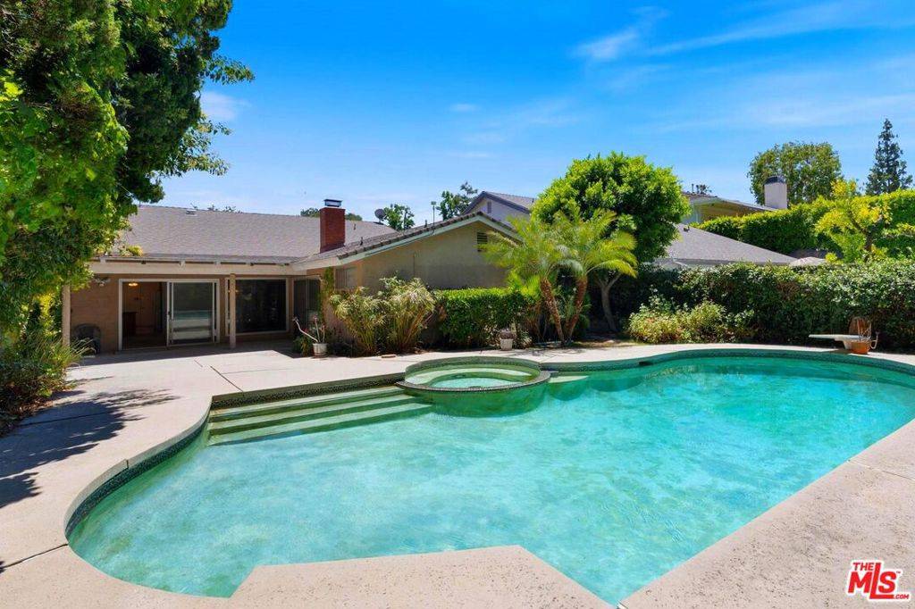 Encino, CA 91436,4935 Woodley AVE