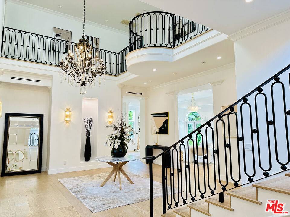 Beverly Hills, CA 90210,1447 San Ysidro DR