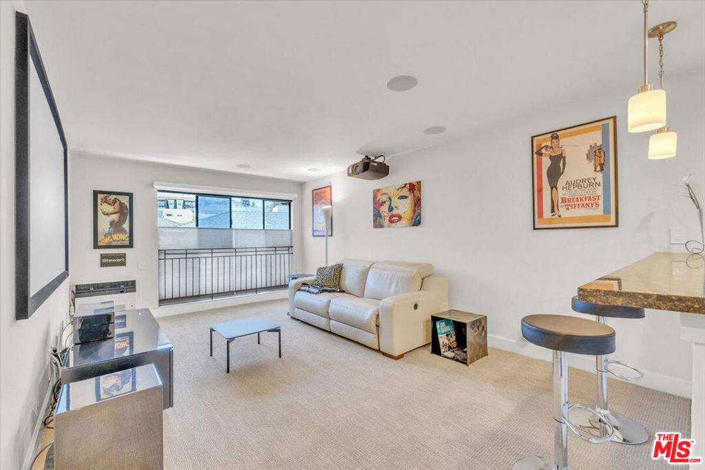 Los Angeles, CA 90024,10982 Roebling AVE #363