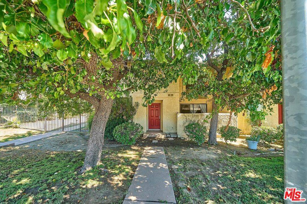 Winnetka, CA 91306,20807 Roscoe BLVD #1