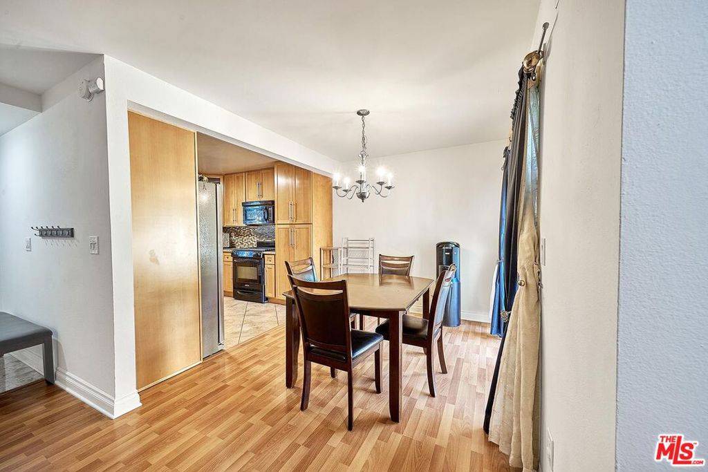 Winnetka, CA 91306,20807 Roscoe BLVD #1