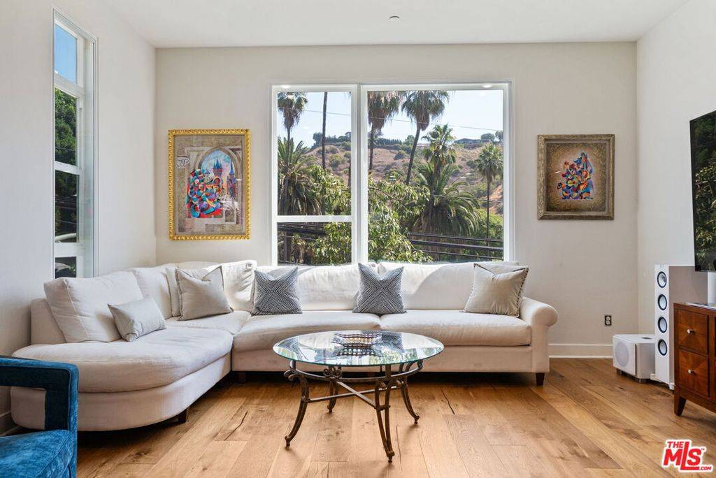 Los Angeles, CA 90068,2780 N Wright LN