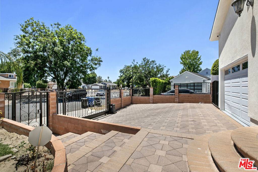 North Hollywood, CA 91606,12643 Archwood ST