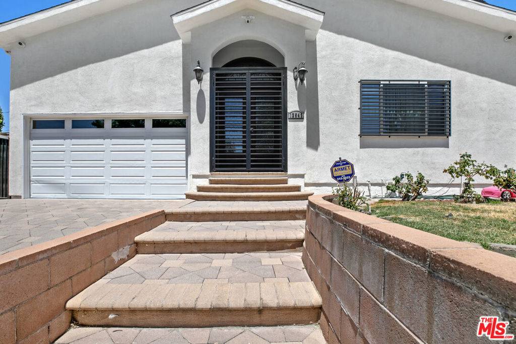North Hollywood, CA 91606,12643 Archwood ST