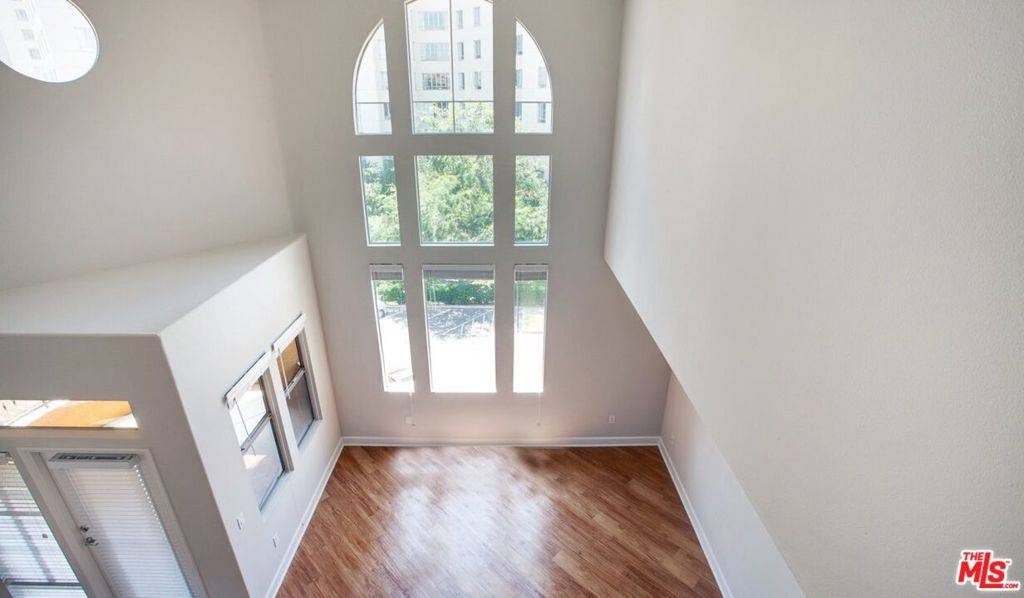 Los Angeles, CA 90036,348 S Hauser BLVD #2-425