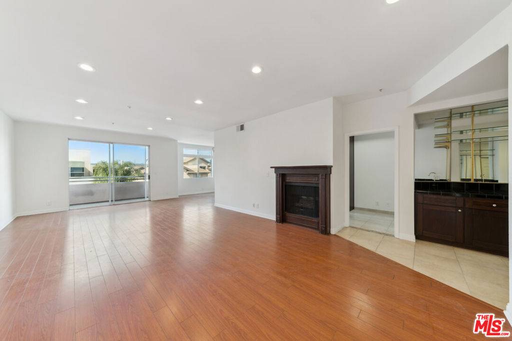 Los Angeles, CA 90025,1508 Greenfield AVE #307