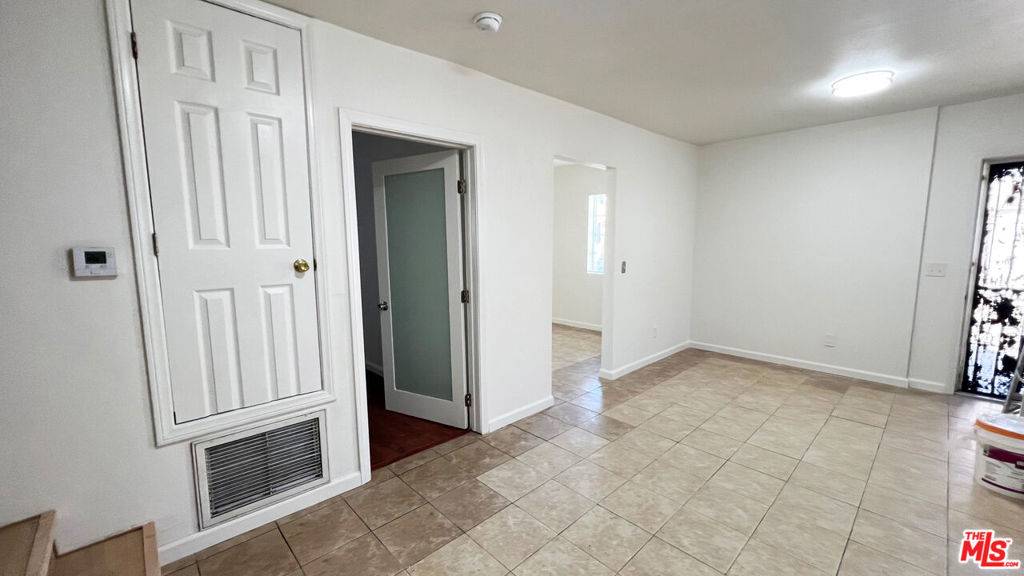 Reseda, CA 91335,19040 Bassett ST