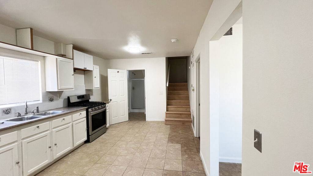 Reseda, CA 91335,19040 Bassett ST