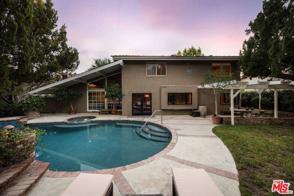 Woodland Hills, CA 91367,5320 Orrville AVE