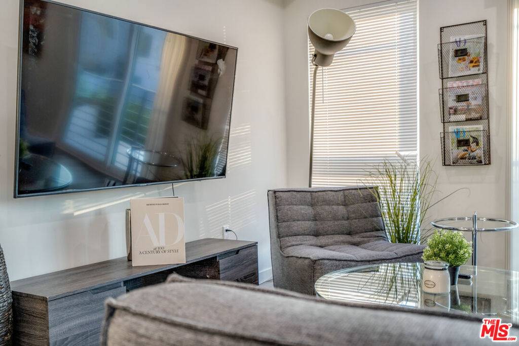 Los Angeles, CA 90016,2627 Somerset DR #1/2