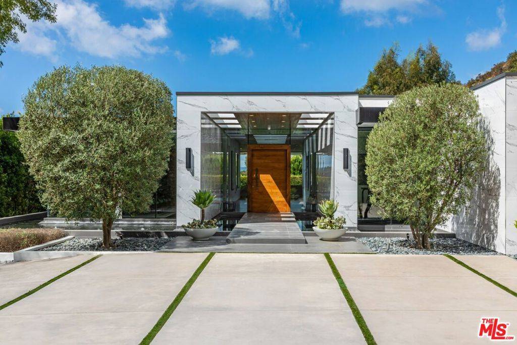 Beverly Hills, CA 90210,2002 LOMA VISTA DR