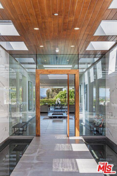 Beverly Hills, CA 90210,2002 LOMA VISTA DR