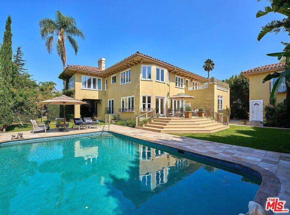Los Angeles, CA 90005,136 Fremont PL