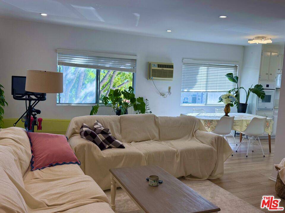 Santa Monica, CA 90404,2803 Arizona AVE #11