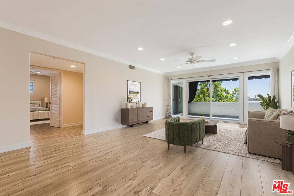 Encino, CA 91316,4950 Louise AVE #306