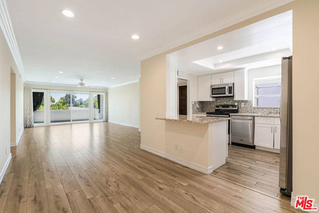 Encino, CA 91316,4950 Louise AVE #306