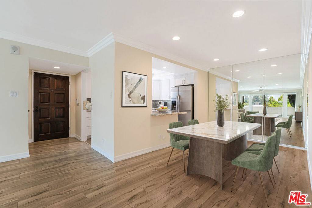 Encino, CA 91316,4950 Louise AVE #306