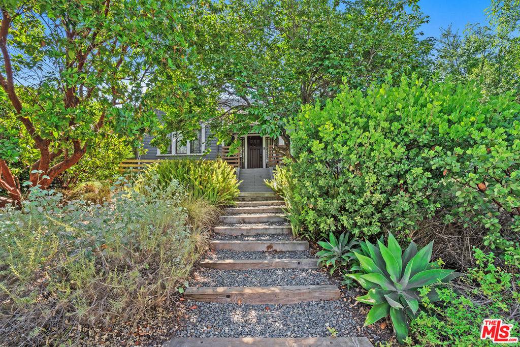 Los Angeles, CA 90026,2136 Lemoyne ST