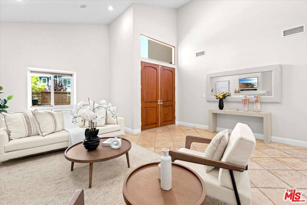 Sherman Oaks, CA 91403,4712 Cedros AVE