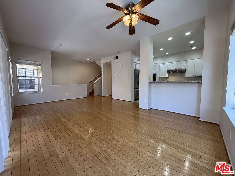 Hawthorne, CA 90250,13975 Lemoli AVE