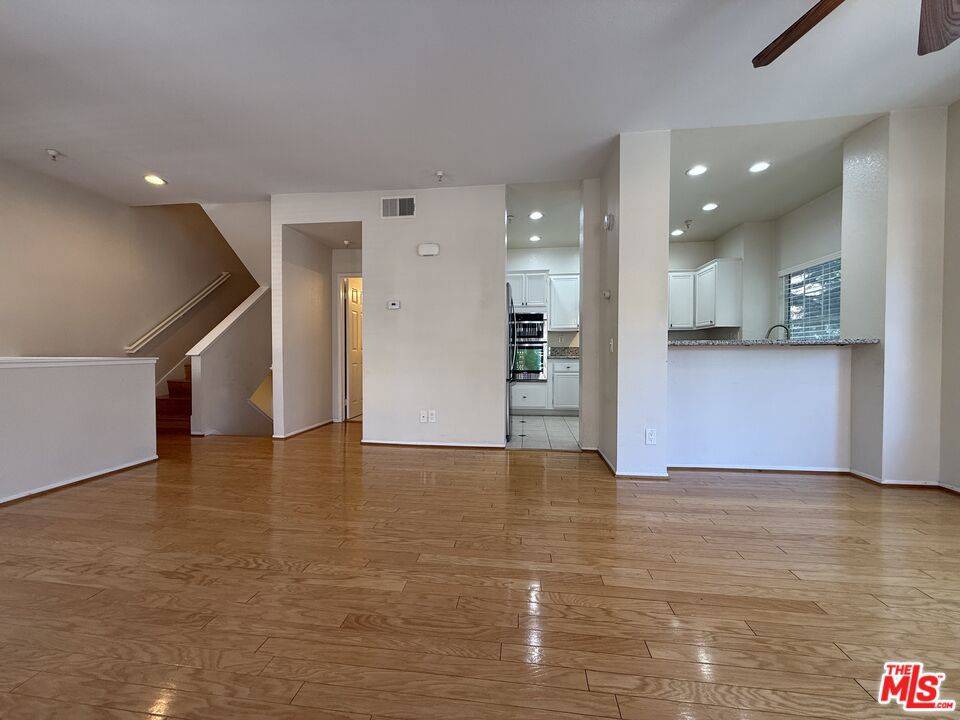 Hawthorne, CA 90250,13975 Lemoli AVE