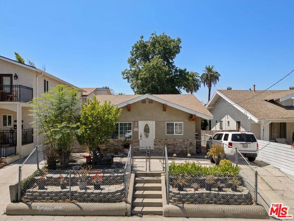 Los Angeles, CA 90029,1215 Sanborn AVE