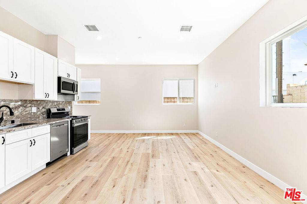 Encino, CA 91436,16698 W Moorpark ST