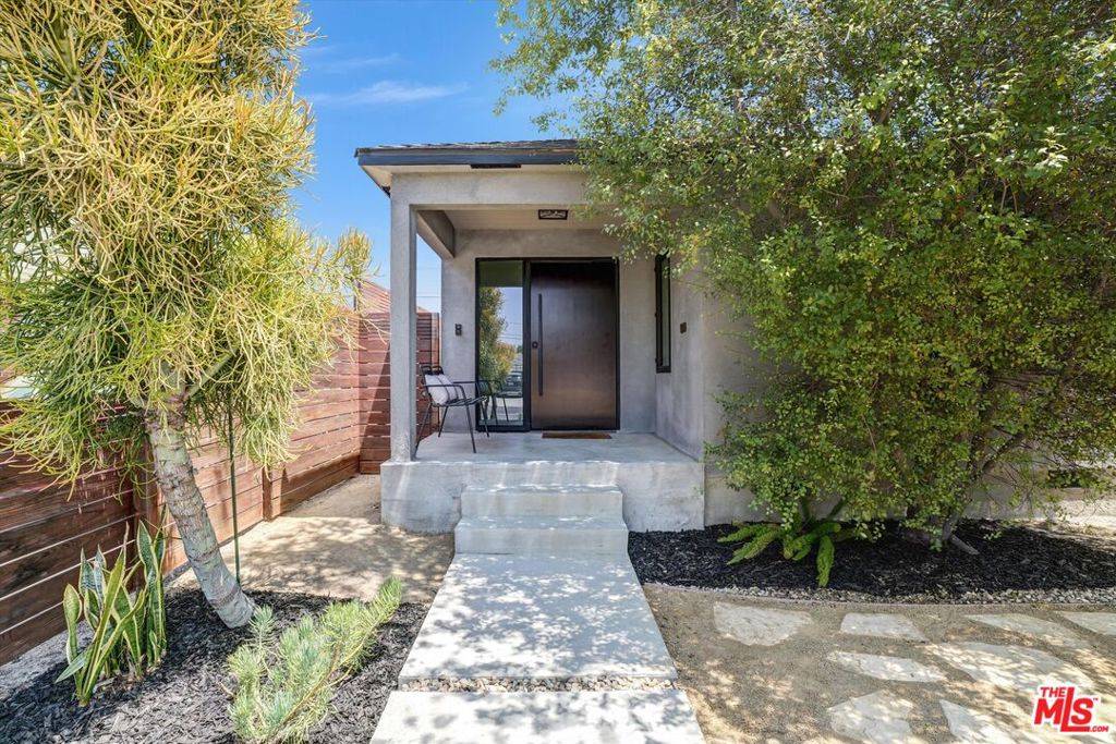 Los Angeles, CA 90016,3558 S Muirfield RD