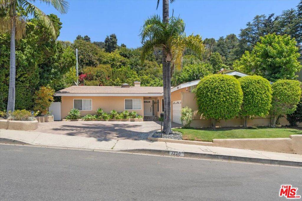 Los Angeles, CA 90049,1220 N Norman PL