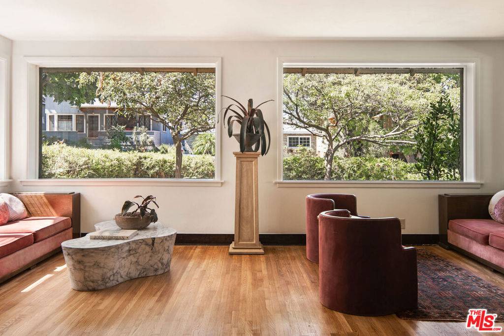 Los Angeles, CA 90026,926 W Kensington RD