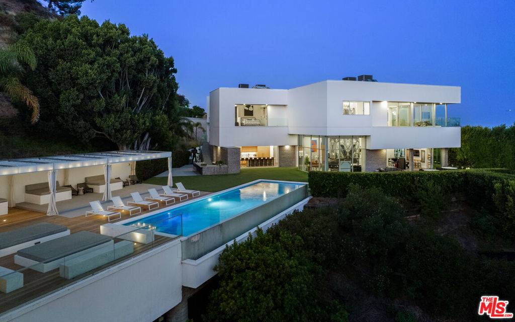 Los Angeles, CA 90069,9362 Nightingale DR