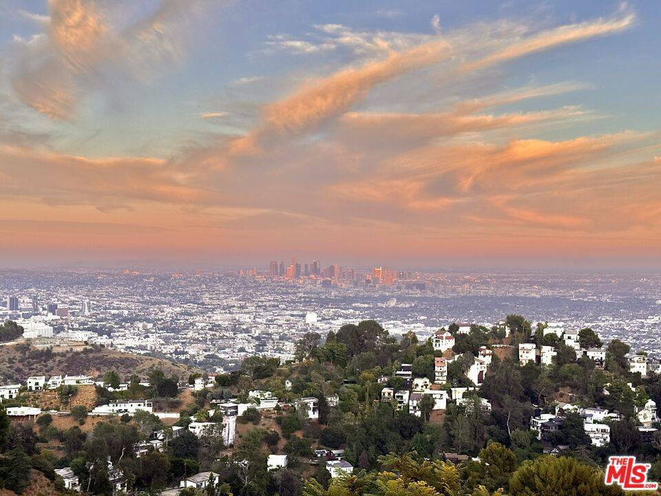 Los Angeles, CA 90046,2000 Kew DR