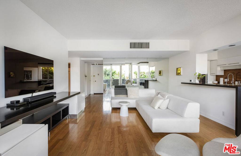 Los Angeles, CA 90027,4411 Los Feliz BLVD #306